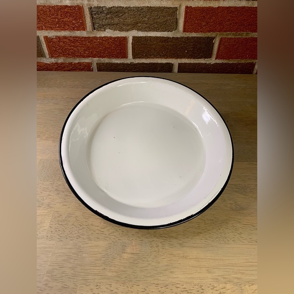 Source Unknown Kitchen Vintage Enamelware Pie Pan Plate White With
